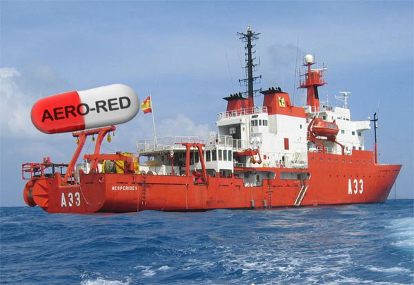 El buque oceanográfico Hespérides realizando pruebas con placebos cargados de arena.