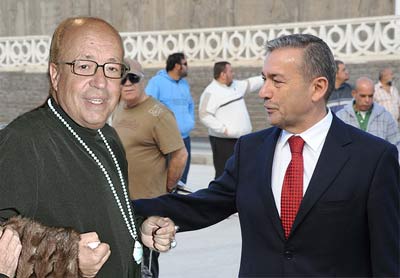 Paulino Rivero acompaña a Rappel durante una visita institucional.